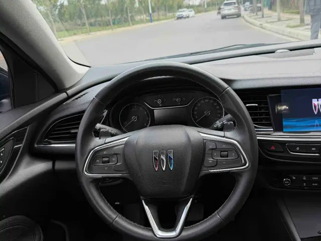 Buick Regal — Фото автомобиля 8