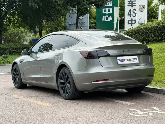 Tesla Model 3 — Фото автомобиля 4