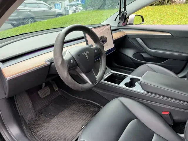 Tesla Model 3 — Фото автомобиля 7