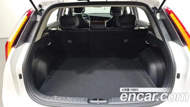 Kia Niro — Фото автомобиля 20
