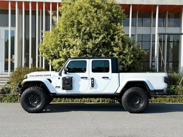 Jeep Gladiator 2023 3.6L Overland — Фото автомобиля 2