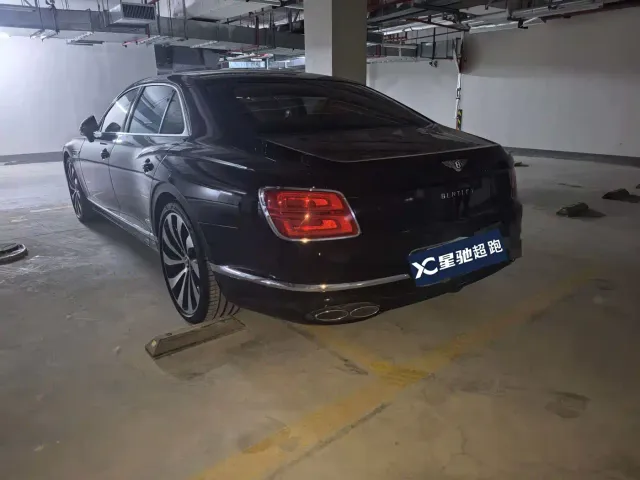 Bentley Flying Spur — Фото автомобиля 2