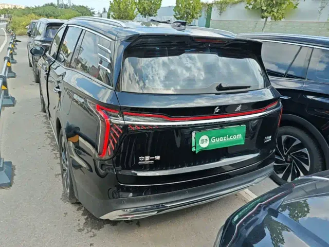 Hongqi HS7 PHEV — Фото автомобиля 5