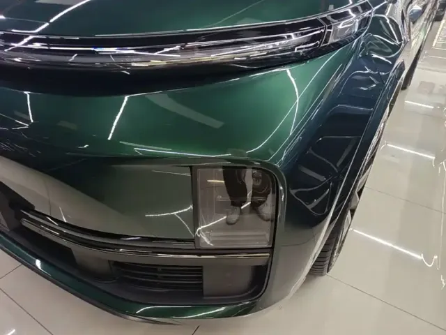 Li Auto L9 — Фото автомобиля 23