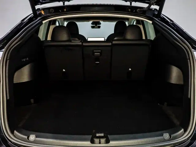 Tesla Model Y — Фото автомобиля 6
