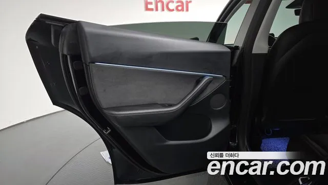 Tesla Model Y — Фото автомобиля 14
