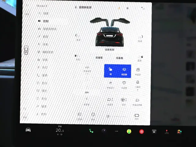 Tesla Model X — Фото автомобиля 11