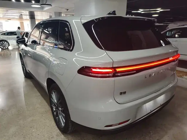 Leapmotor C10 — Фото автомобиля 4
