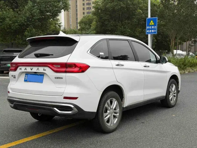 Haval M6 — Фото автомобиля 9