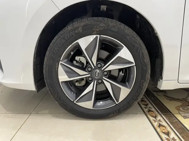 GAC Trumpchi M6 — Фото автомобиля 18