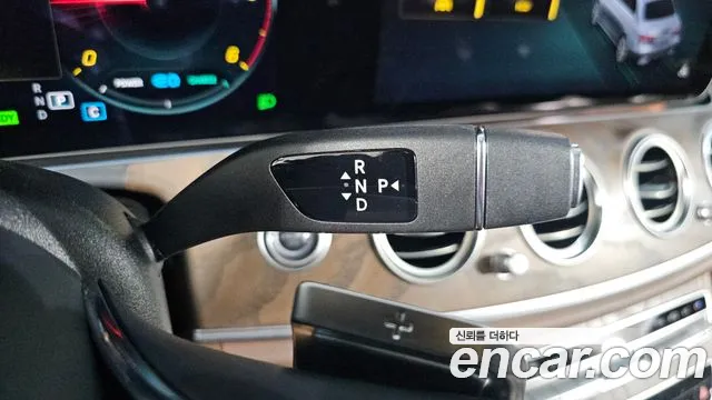 Mercedes-Benz E-Class — Фото автомобиля 9