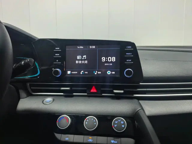 Hyundai Elantra — Фото автомобиля 15