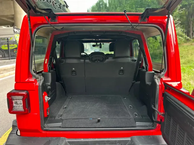 Jeep Wrangler — Фото автомобиля 18