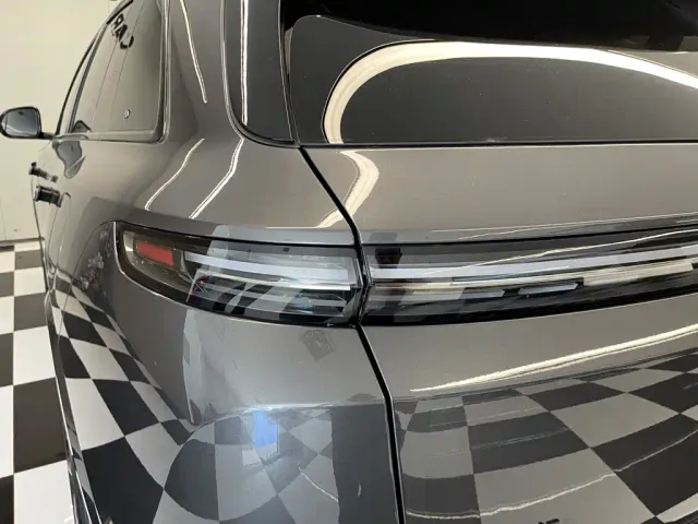 Li Auto L7 — Фото автомобиля 10