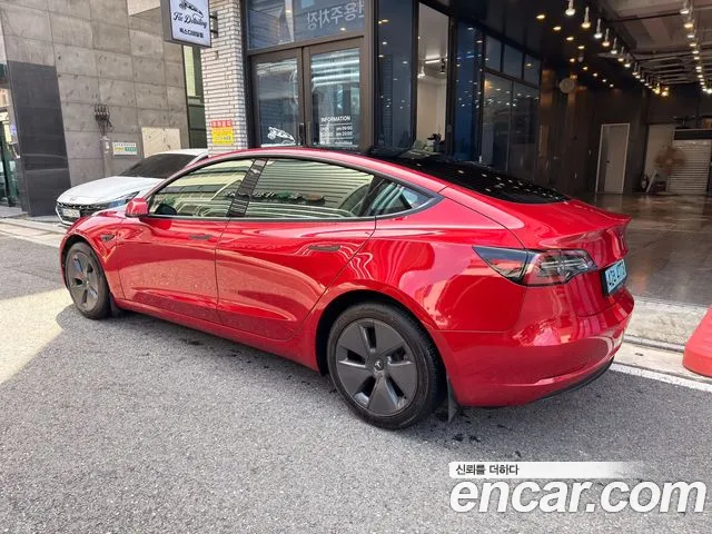 Tesla Model 3 — Фото автомобиля 2