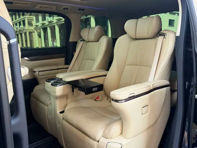 Toyota Vellfire — Фото автомобиля 10