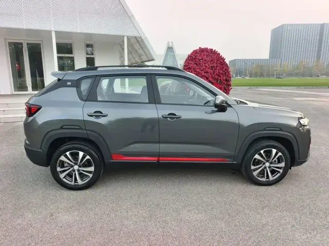 Changan CS35 Plus — Фото автомобиля 11