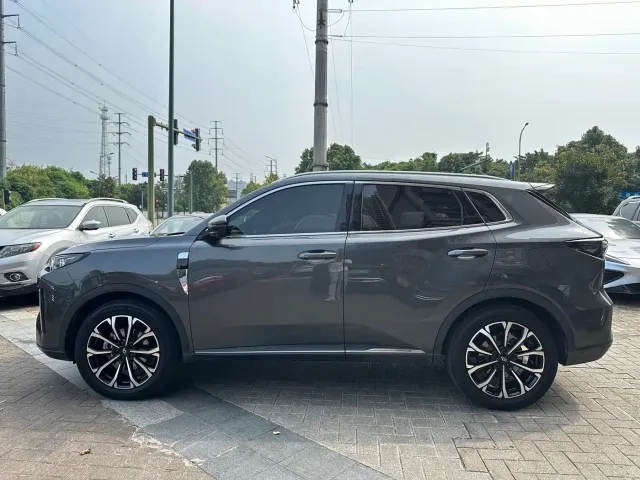 Changan Qiyuan Q05 — Фото автомобиля 5