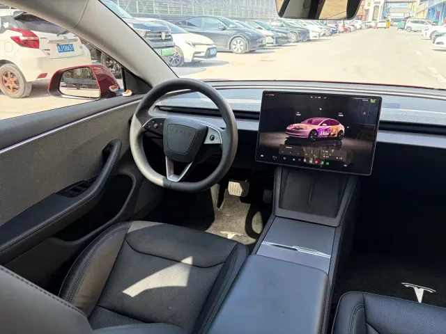 Tesla Model 3 — Фото автомобиля 7