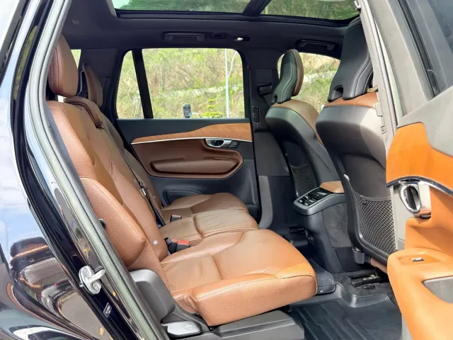 Volvo XC90 — Фото автомобиля 12