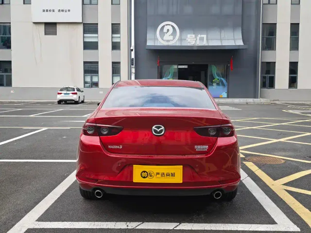Mazda Axela — Фото автомобиля 4