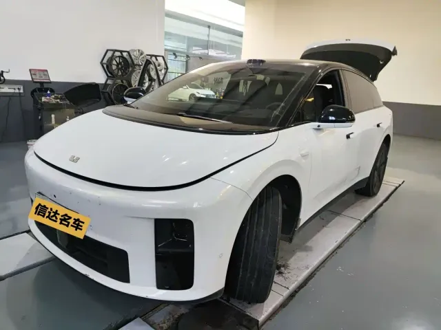 Фотография автомобиля — Li Auto i6