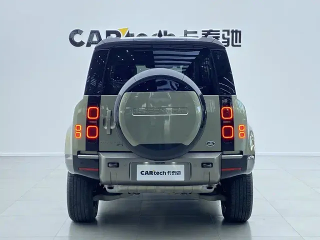 Land Rover Defender — Фото автомобиля 3