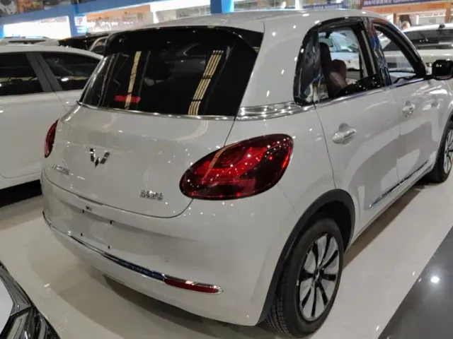 Wuling Bingo — Фото автомобиля 3