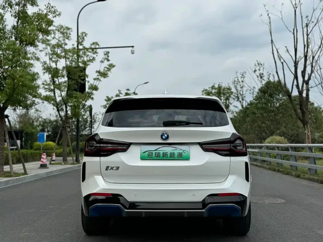 BMW iX3 — Фото автомобиля 4
