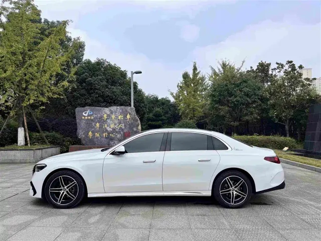 Mercedes-Benz E-Class — Фото автомобиля 13