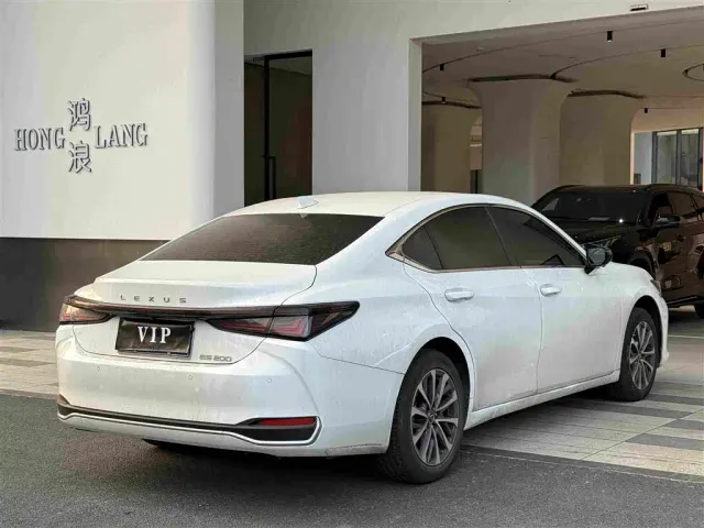 Lexus ES — Фото автомобиля 6