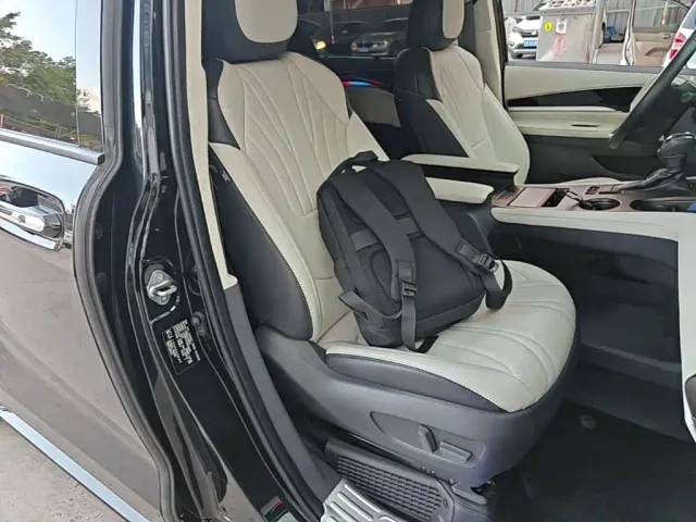 Toyota Sienna — Фото автомобиля 24
