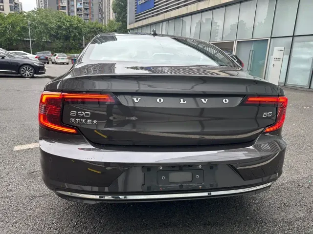 Volvo S90 — Фото автомобиля 7