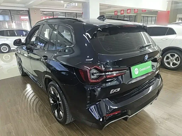 BMW iX3 — Фото автомобиля 4