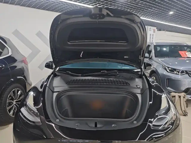 Tesla Model Y — Фото автомобиля 19