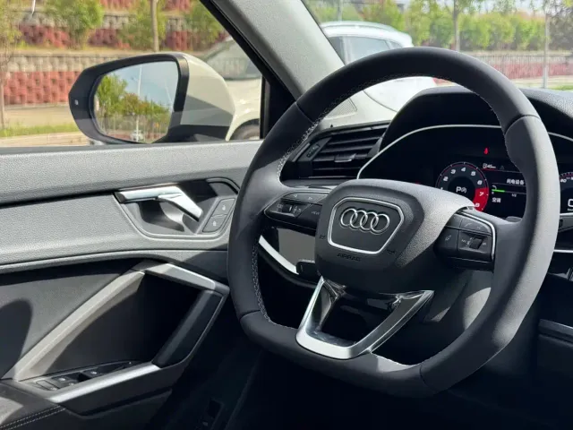 Audi Q3 — Фото автомобиля 12