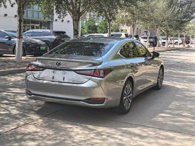 Lexus ES — Фото автомобиля 9