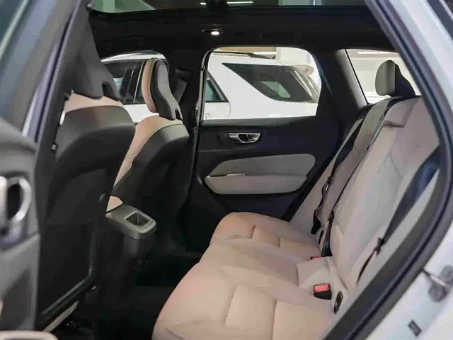 Volvo XC60 — Фото автомобиля 5