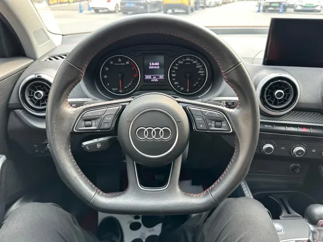 Audi Q2L — Фото автомобиля 15