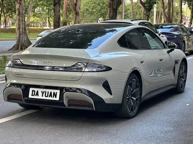 Xiaomi SU7 — Фото автомобиля 16