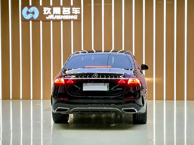 Mercedes-Benz E-Class — Фото автомобиля 5