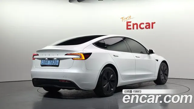 Tesla Model 3 — Фото автомобиля 2