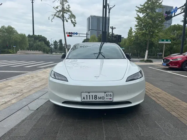Фотография автомобиля — Tesla Model 3