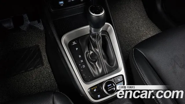 Hyundai Venue — Фото автомобиля 12