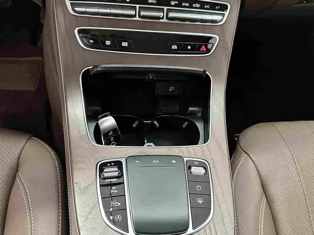 Mercedes-Benz E-Class — Фото автомобиля 11