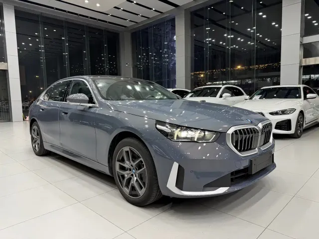 BMW i5 — Фото автомобиля 3