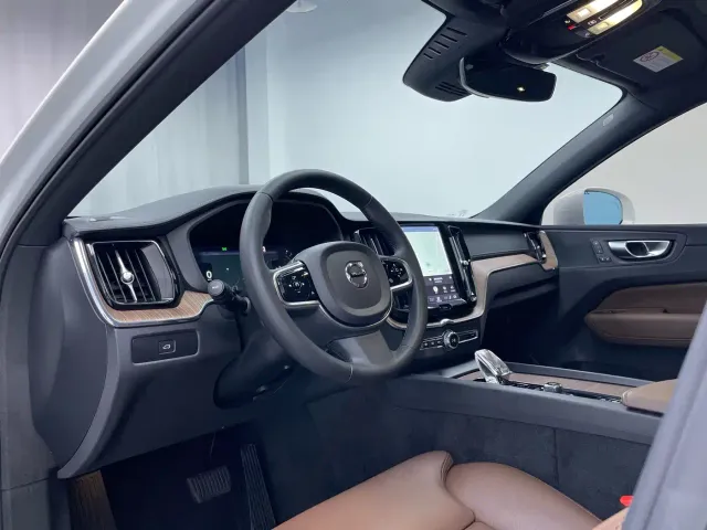 Volvo XC60 — Фото автомобиля 4