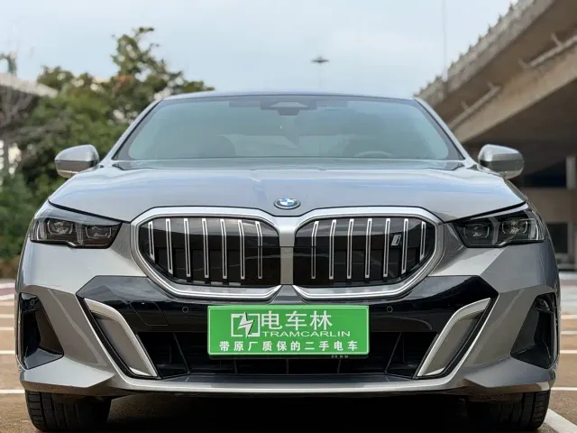 BMW i5 — Фото автомобиля 2