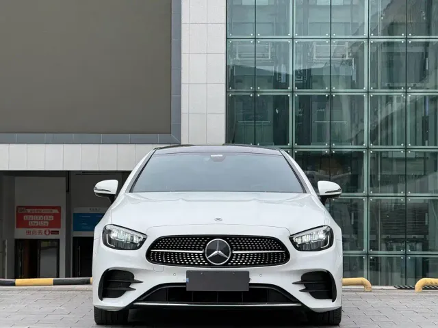 Mercedes-Benz E-Class — Фото автомобиля 2