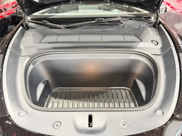 Tesla Model Y — Фото автомобиля 14